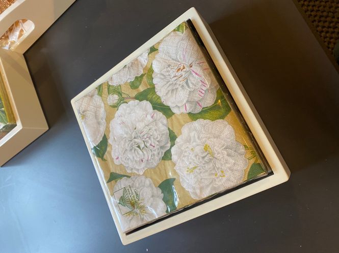 Hovedbilde Lacquer Luncheon Napkin Holder in Ivory & Gold ...