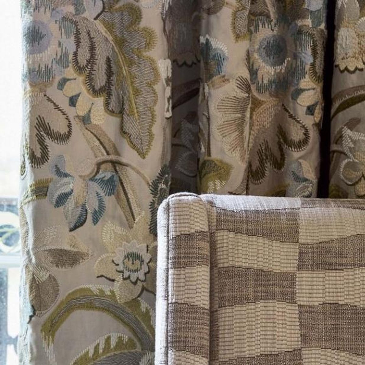 Stoler trukket i stoffet Kimber F4678 fra Colefax&Fowler - inspirasjon